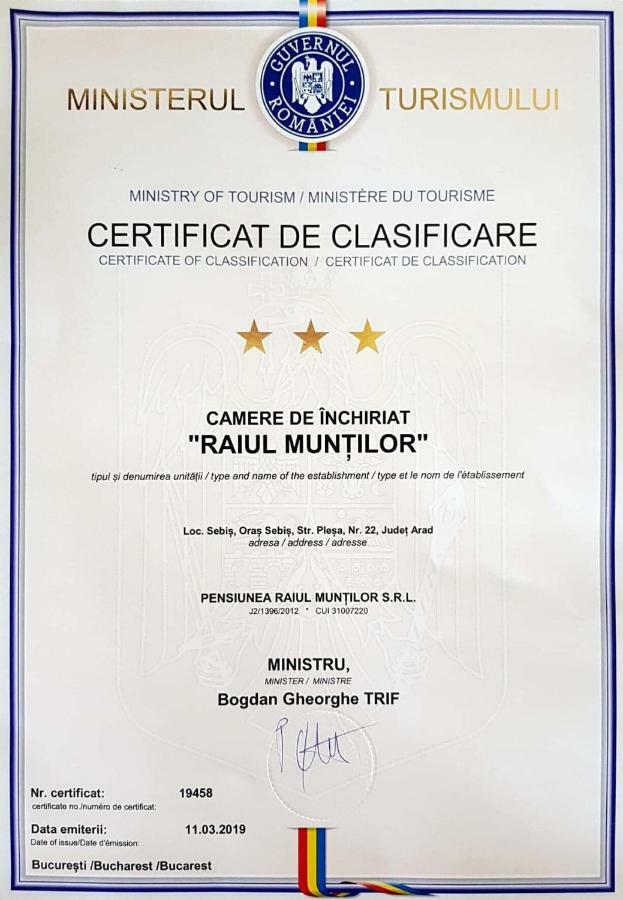 Pensiunea Raiul Muntilor Sebiş エクステリア 写真